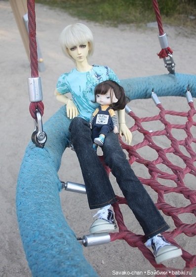 Марфуша и Марк на качелях (фото 2)