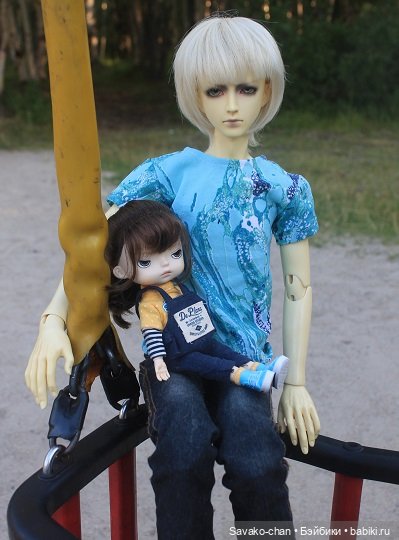 Марфуша и Марк на качелях