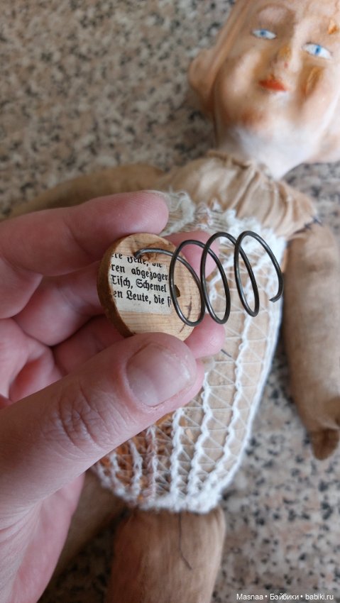 Старенькая кукла и её сюрприз 🎁 (фото 2)