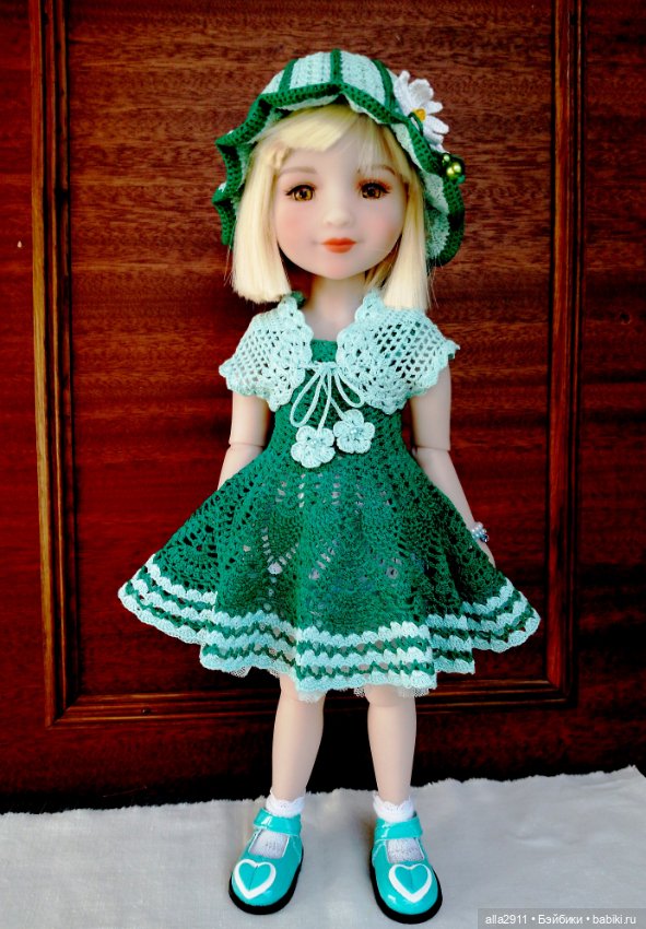 Новенькая девочка и наряды для неё