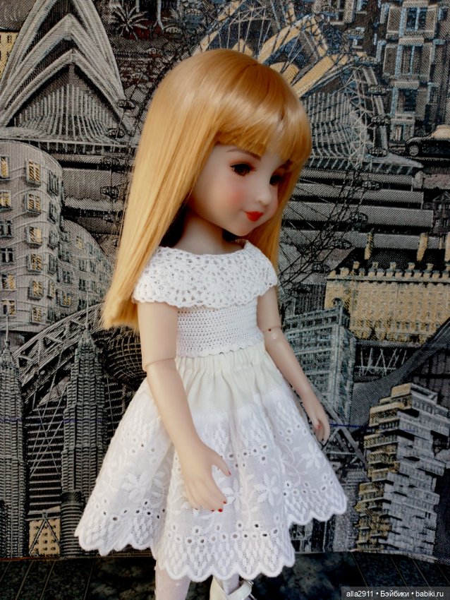 Новенькая девочка и наряды для неё