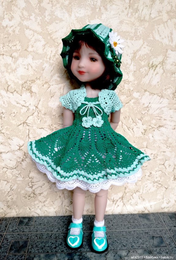 Новенькая девочка и наряды для неё