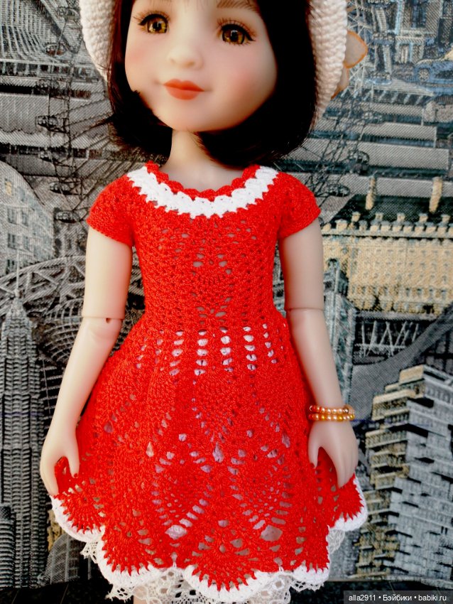 Новенькая девочка и наряды для неё