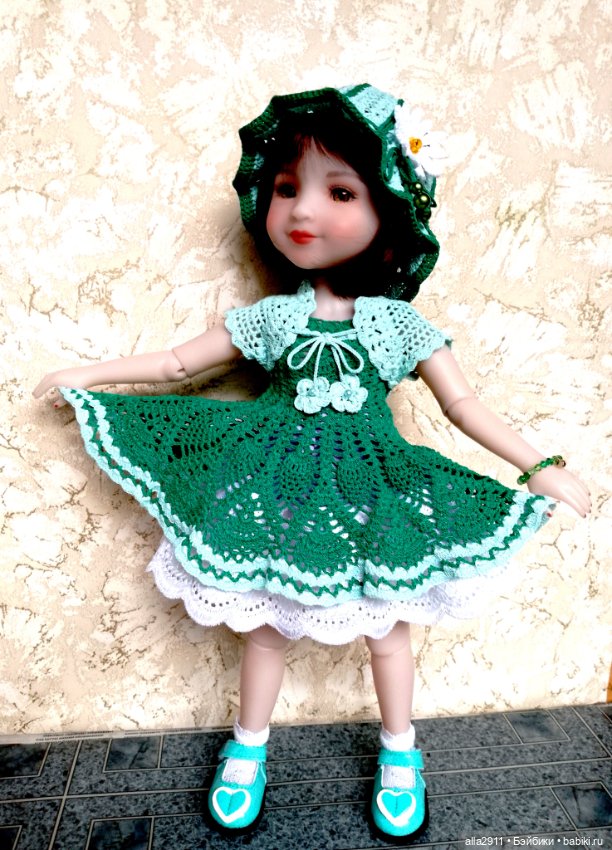 Новенькая девочка и наряды для неё