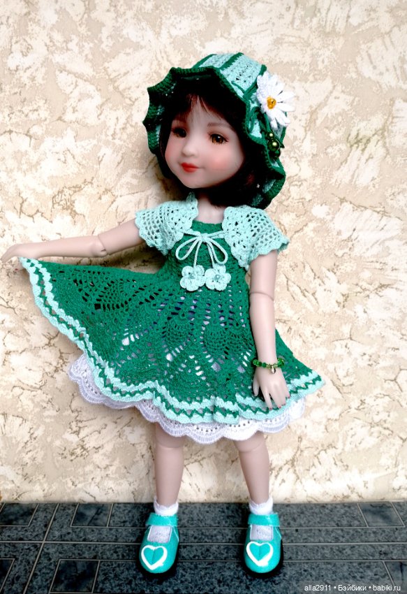 Новенькая девочка и наряды для неё