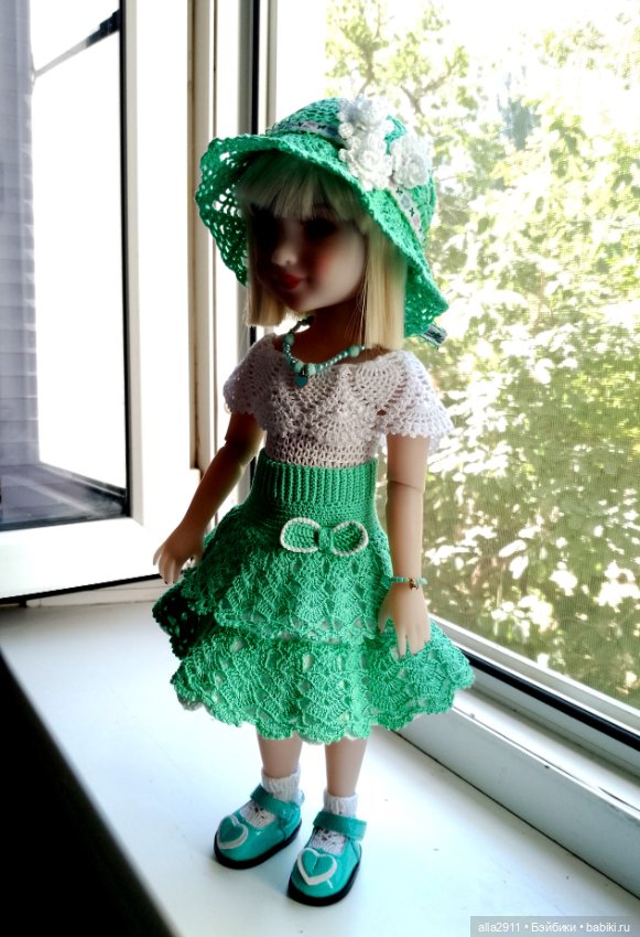 Новенькая девочка и наряды для неё