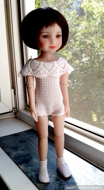 Новенькая девочка и наряды для неё