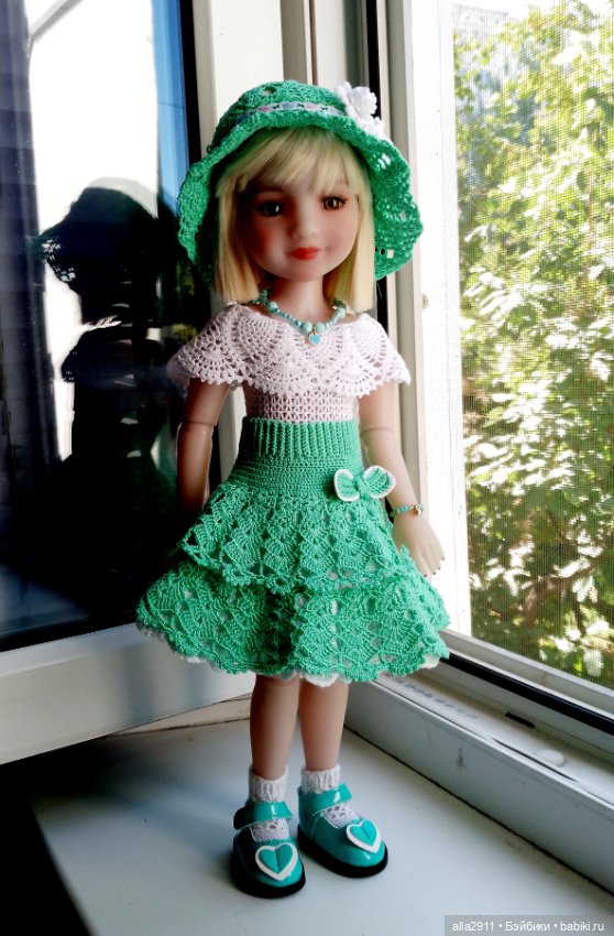 Новенькая девочка и наряды для неё