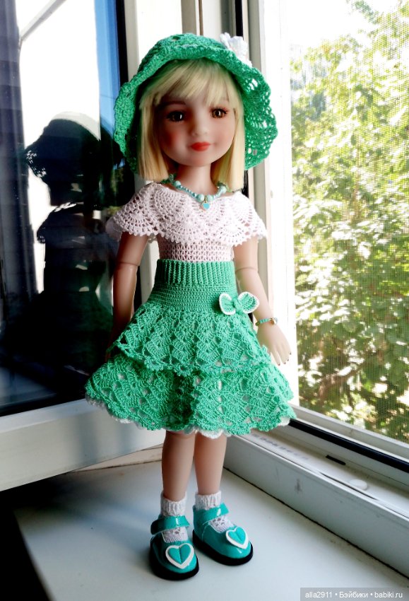 Новенькая девочка и наряды для неё