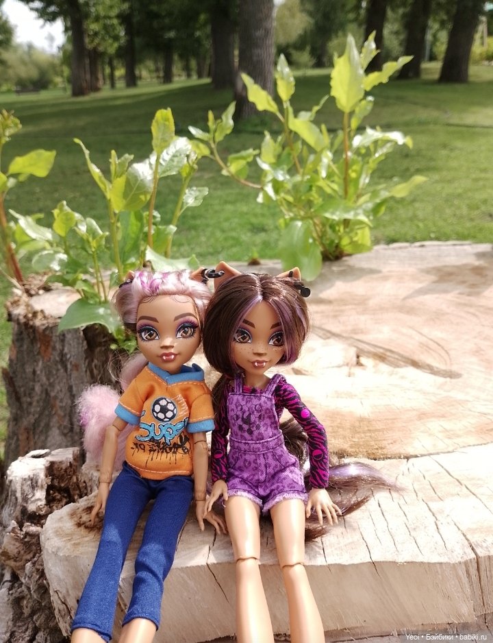 Две Клодин Вульф (3G) на прогулке✨