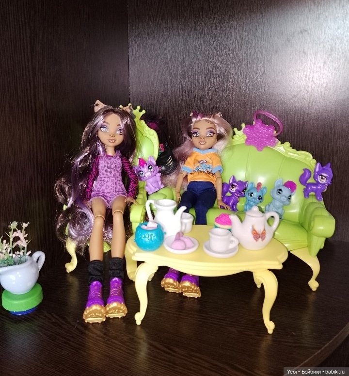 Две Клодин Вульф (3G) на прогулке✨