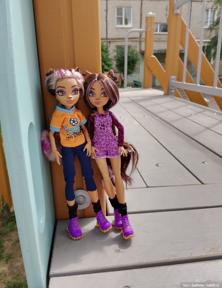 Две Клодин Вульф (3G) на прогулке✨