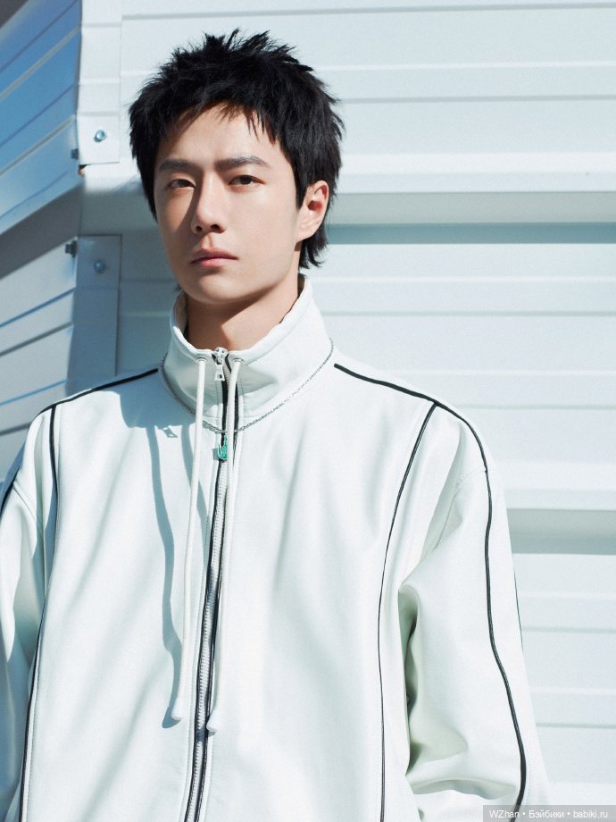 Плюшик Ван Ибо в новом костюмчике (фото 4)