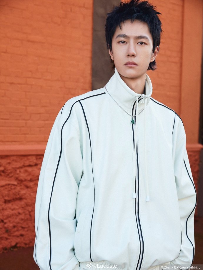 Плюшик Ван Ибо в новом костюмчике (фото 2)