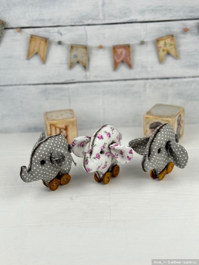 Подарочные слоники — Авторские игрушки из разных материалов: синельная проволока (фото 2)