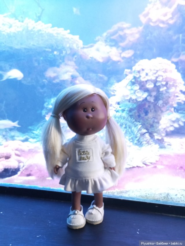 Уля в океанариуме — Куклы Nines d'Onil (Нинес): Миа (Mia)