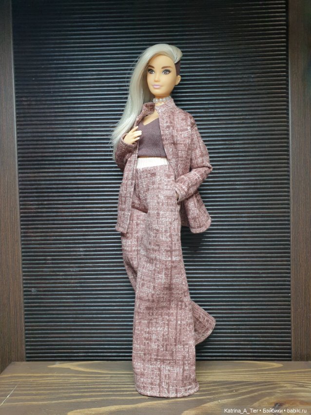 Комплект. Один фасон, разные тела (фото 3)