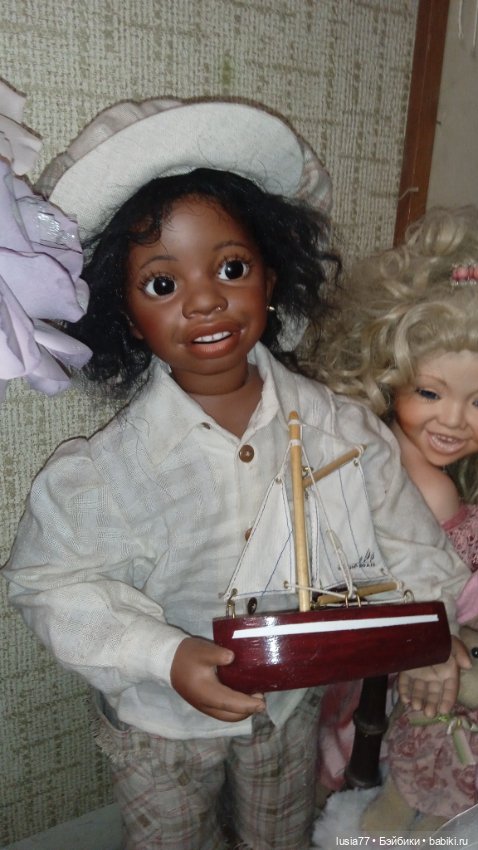 Мальчик с корабликом Emmit Donna Rubert