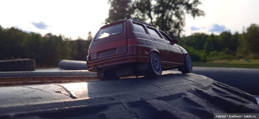 Приключения бордовой машинки