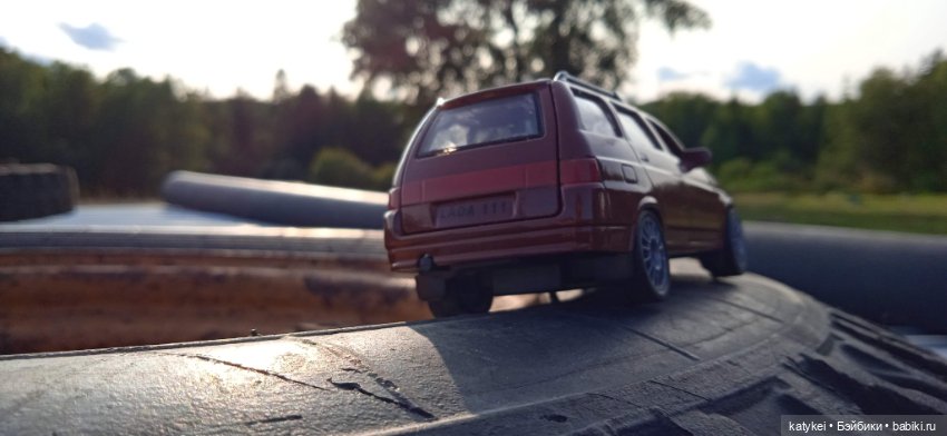 Приключения бордовой машинки