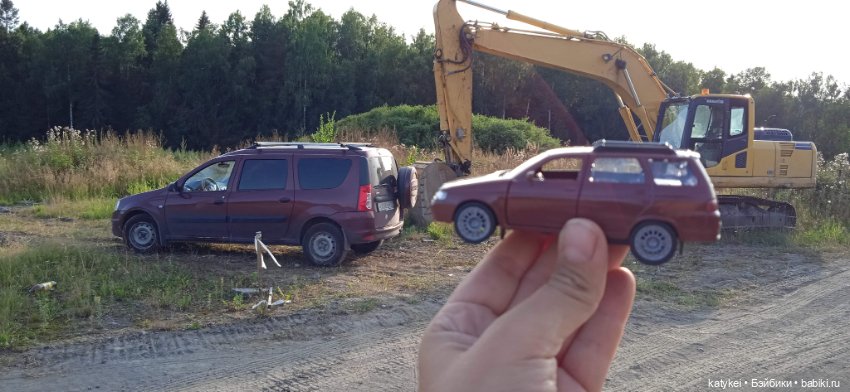 Приключения бордовой машинки