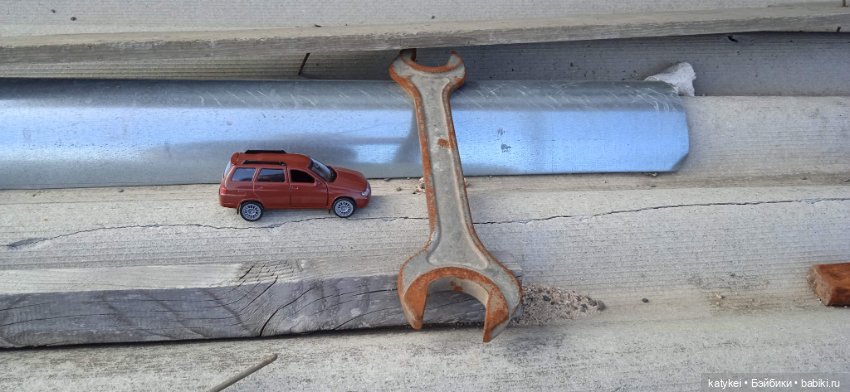 Приключения бордовой машинки