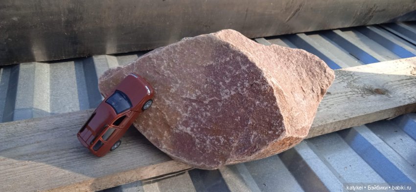 Приключения бордовой машинки