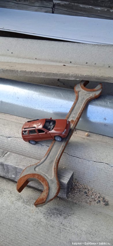 Приключения бордовой машинки