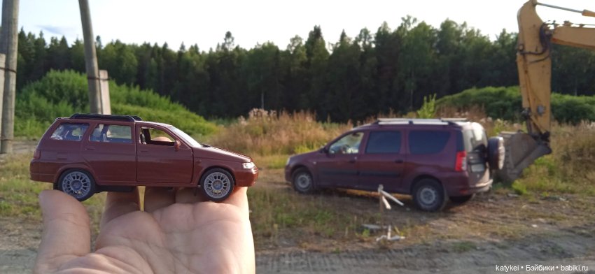 Приключения бордовой машинки