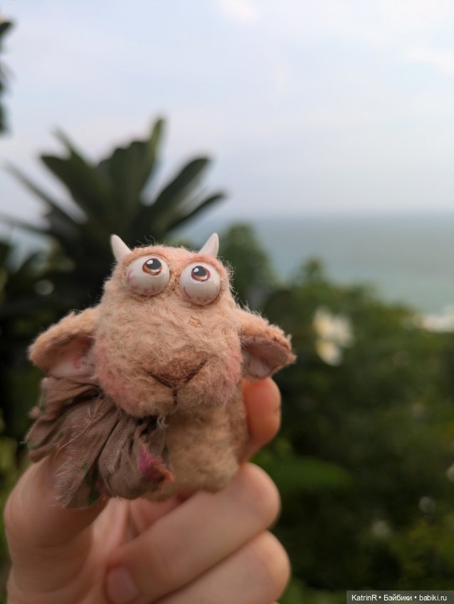 Бараш путешественник. Брошь