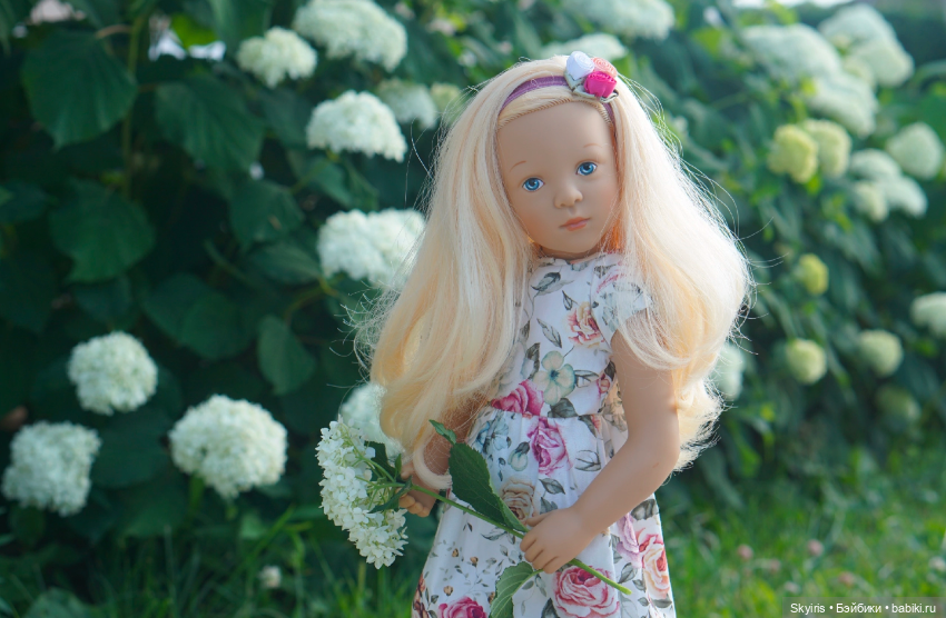 Финуш Роза Sylvia Natterer Petitcollin в розах