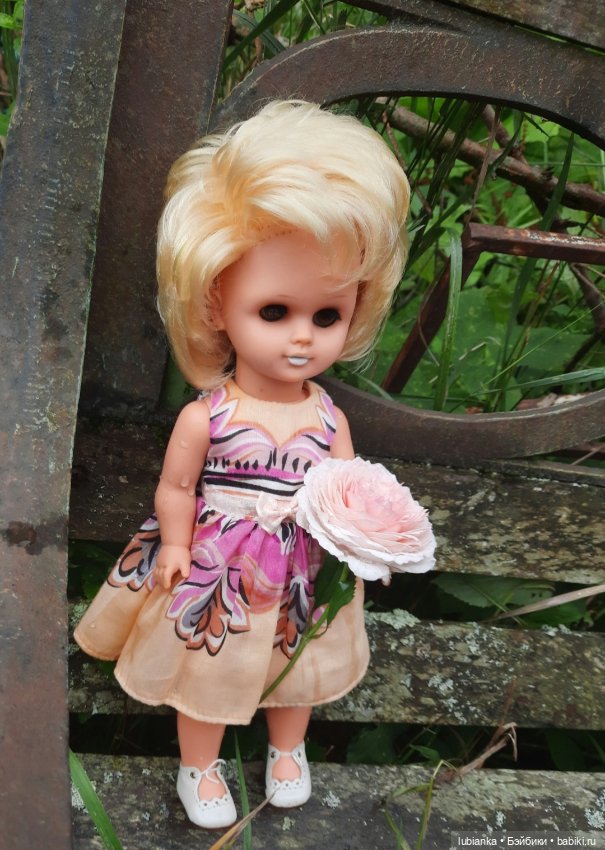 Белла (листая летние фото)