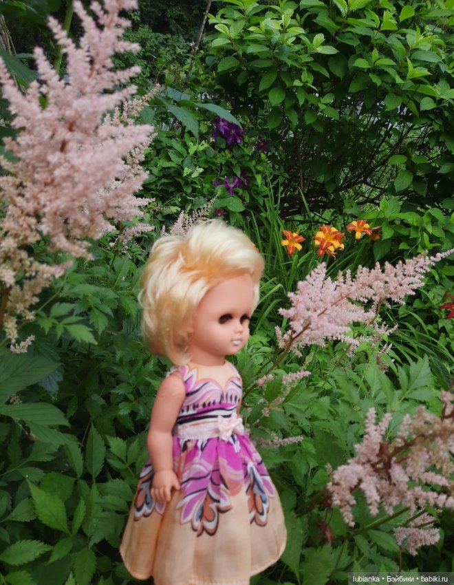 Белла (листая летние фото)