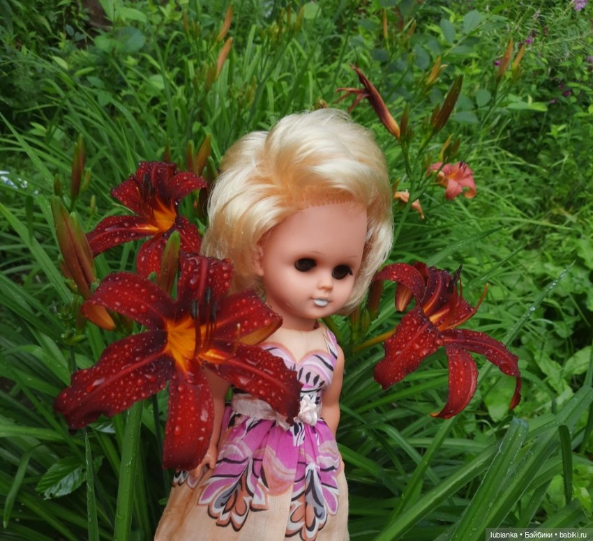 Белла (листая летние фото)