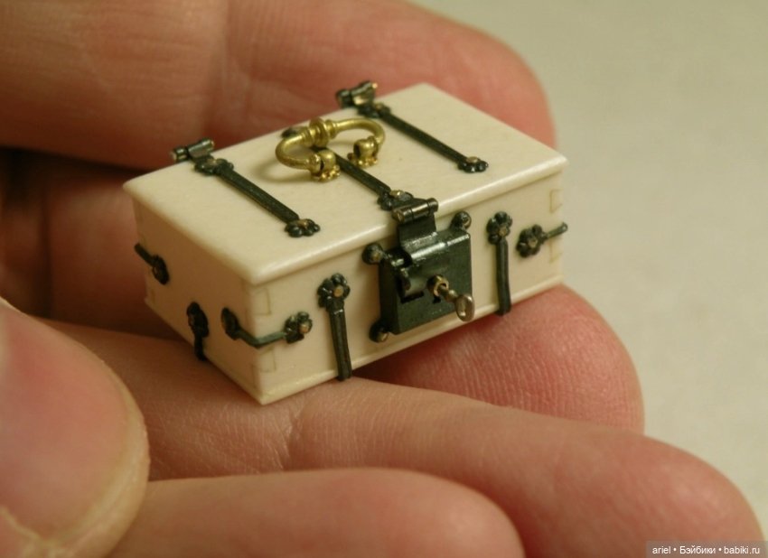 Миниатюрные сундуки из кости от мастера Робертсон