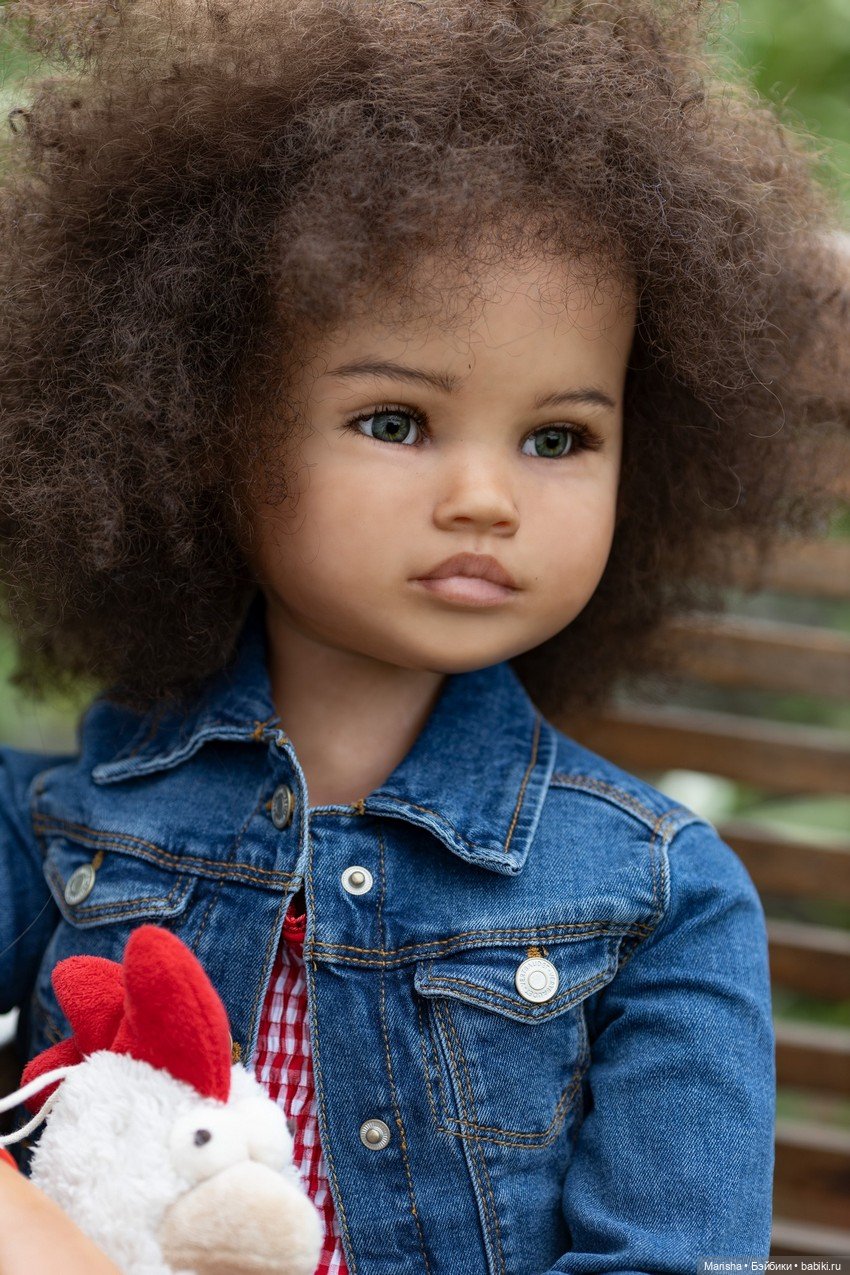 Chris, автор росписи и молда Sigrid Bock