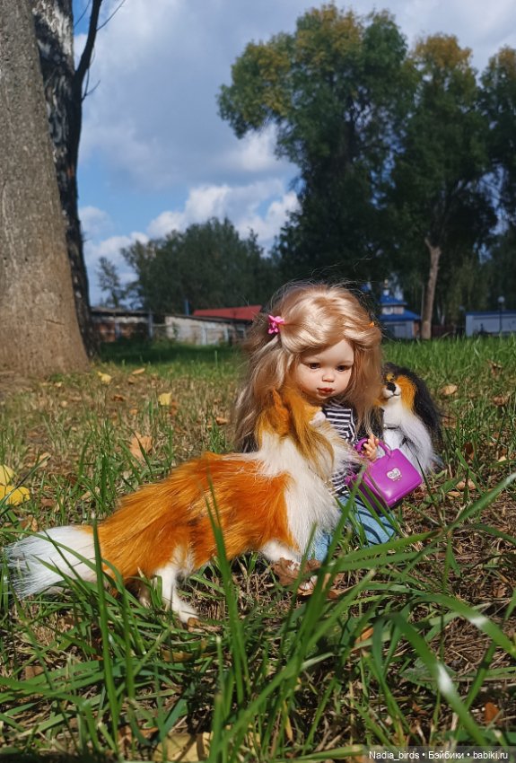 Альма и Фрида на прогулке