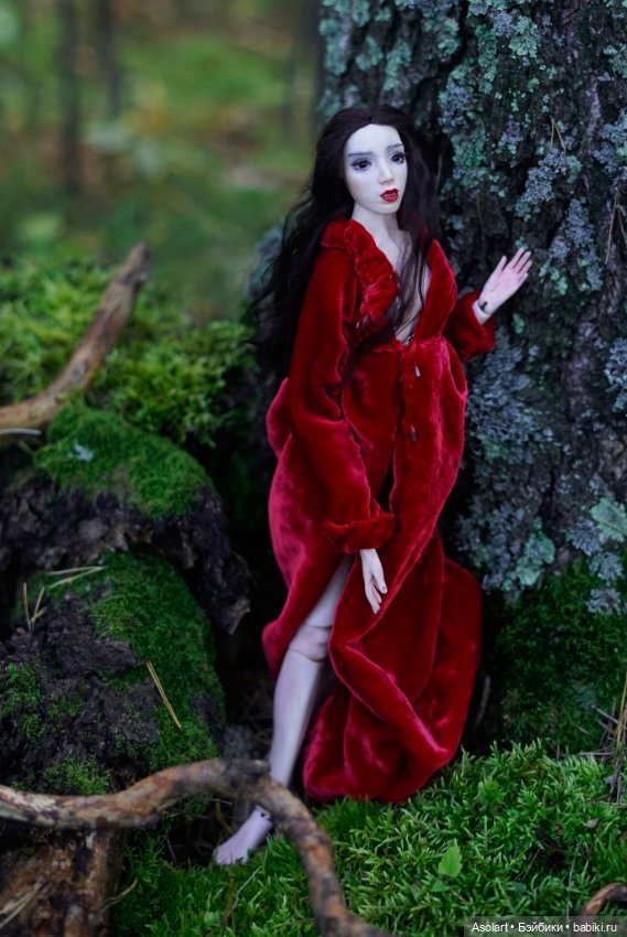 Днём, во втором часу, заблудилась принцесса в лесу