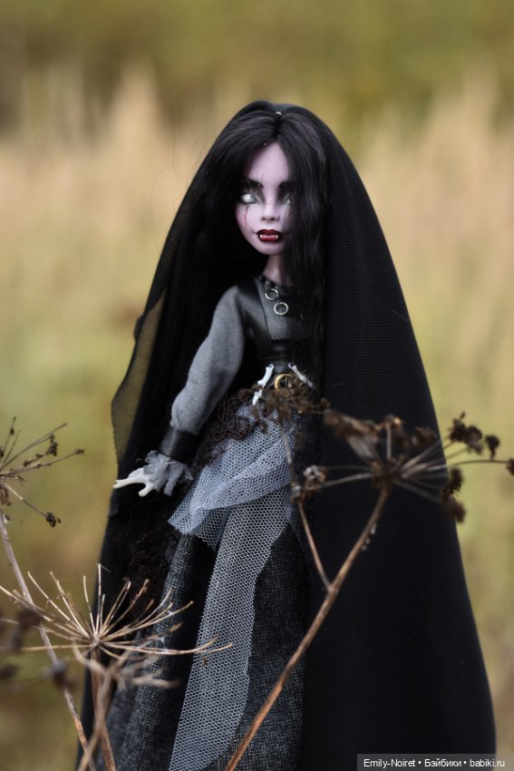 Древняя вампирша — ООАК Monster High и Ever After High: репейнт (фото 3)