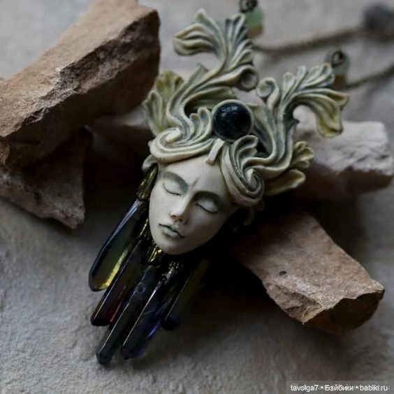 Ведьмачьи украшения в пятницу 13-е (фото 4)