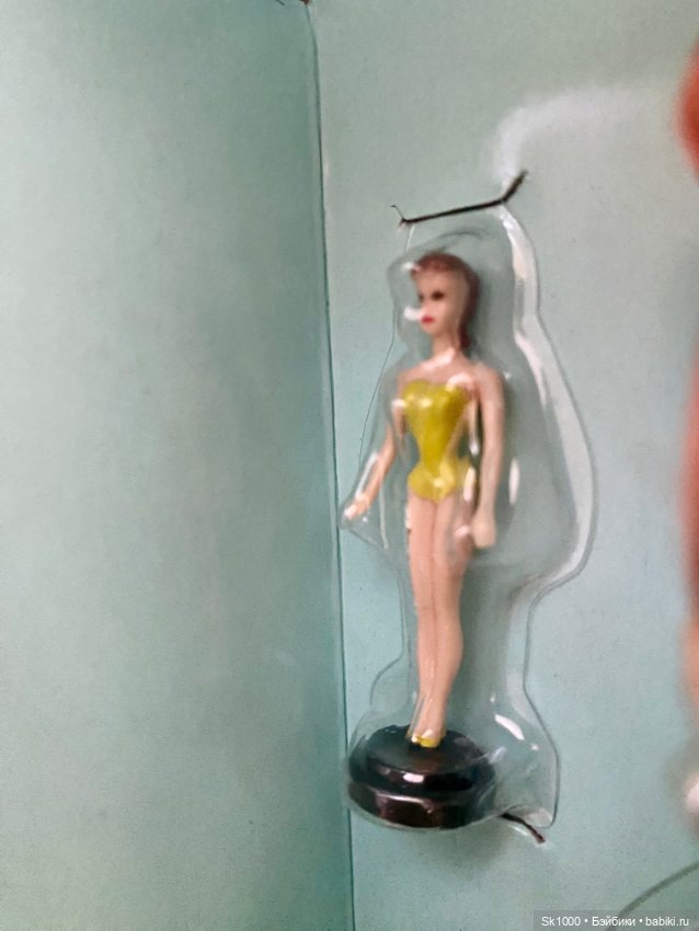 Convention couture Barbie doll