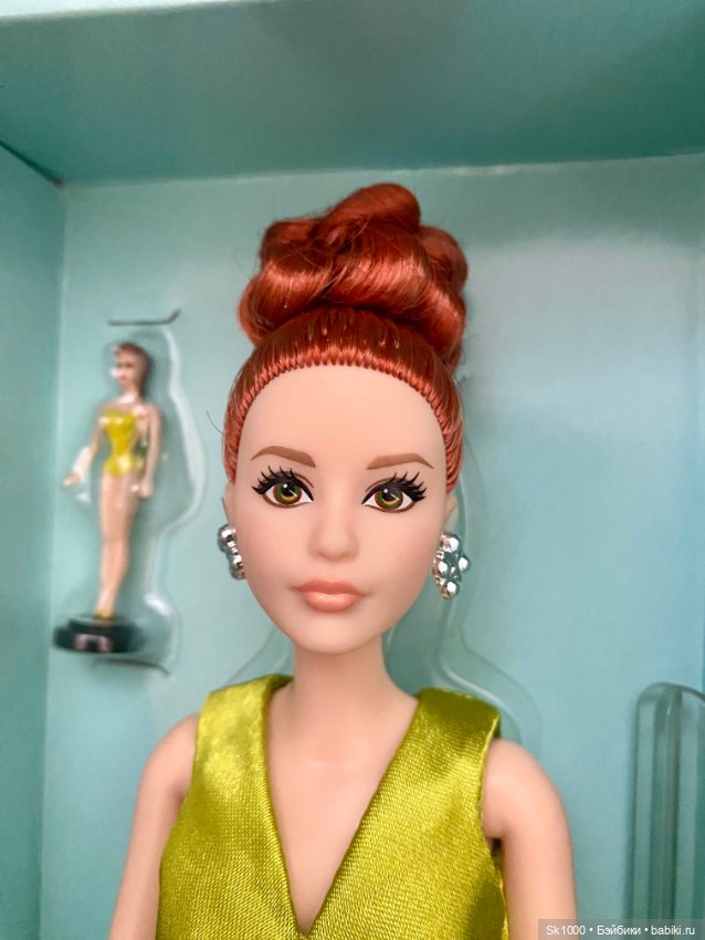 Convention couture Barbie doll