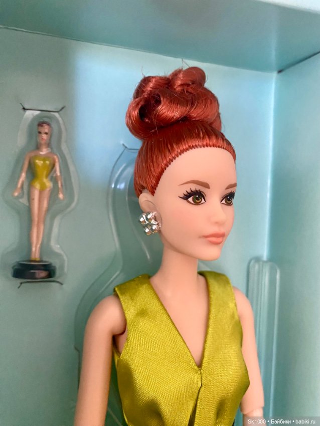 Convention couture Barbie doll