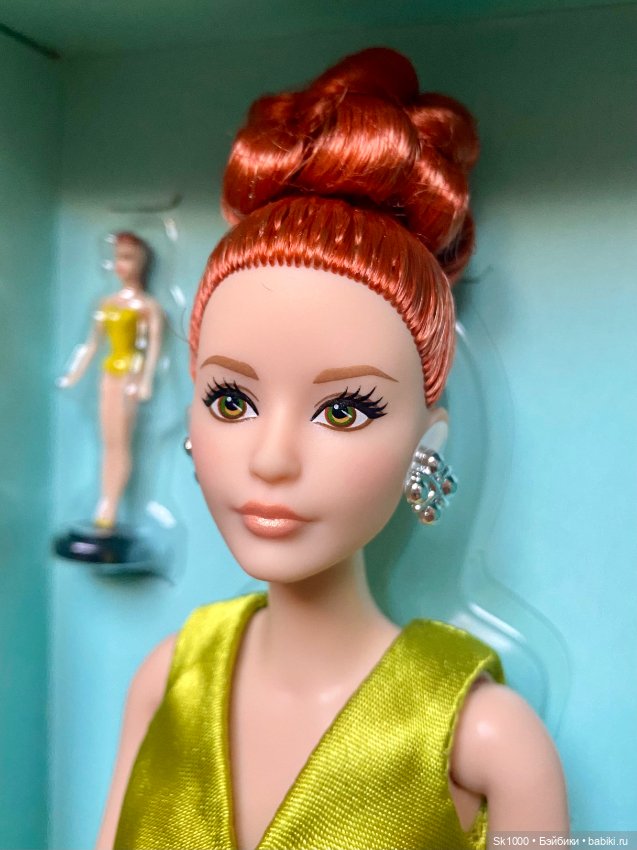 Convention couture Barbie doll