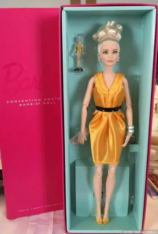 Convention couture Barbie doll