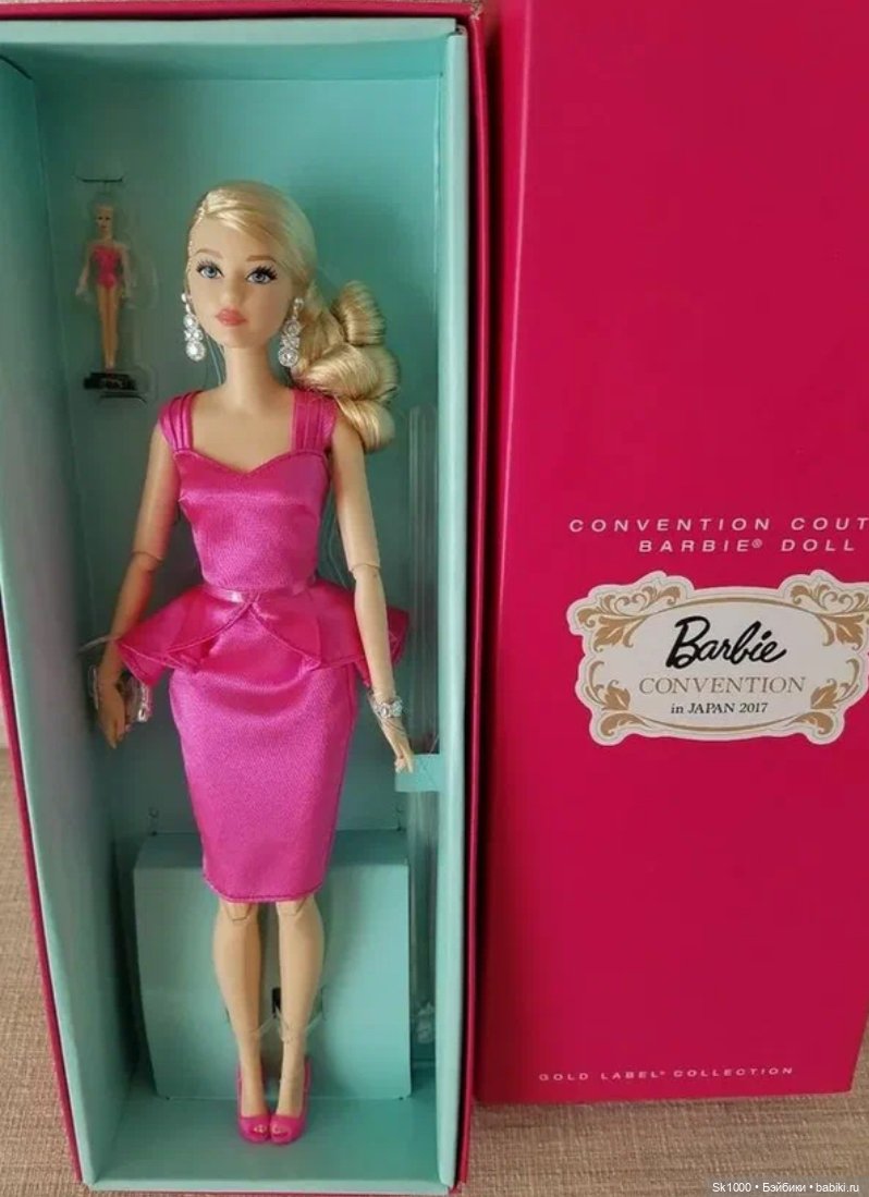 Convention couture Barbie doll