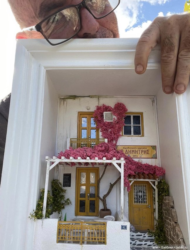 Миниатюрная греческая кофейня от автора Джеймса Келли (фото 3)