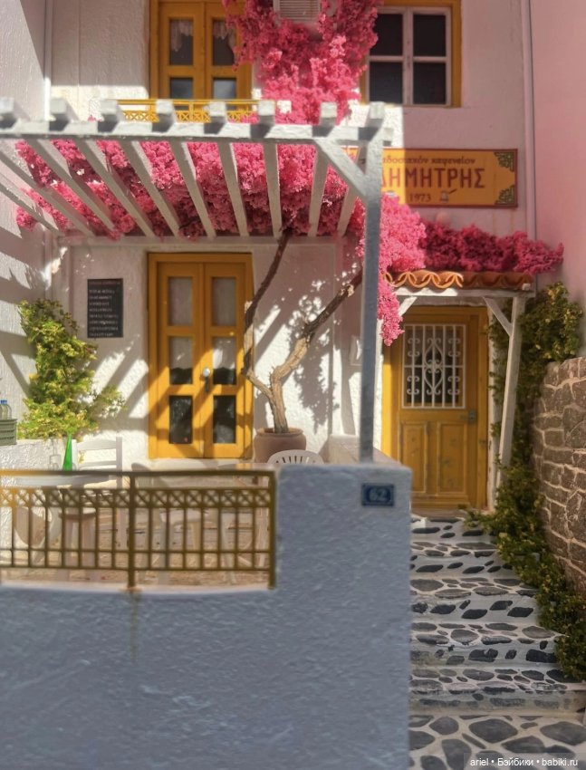 Миниатюрная греческая кофейня от автора Джеймса Келли