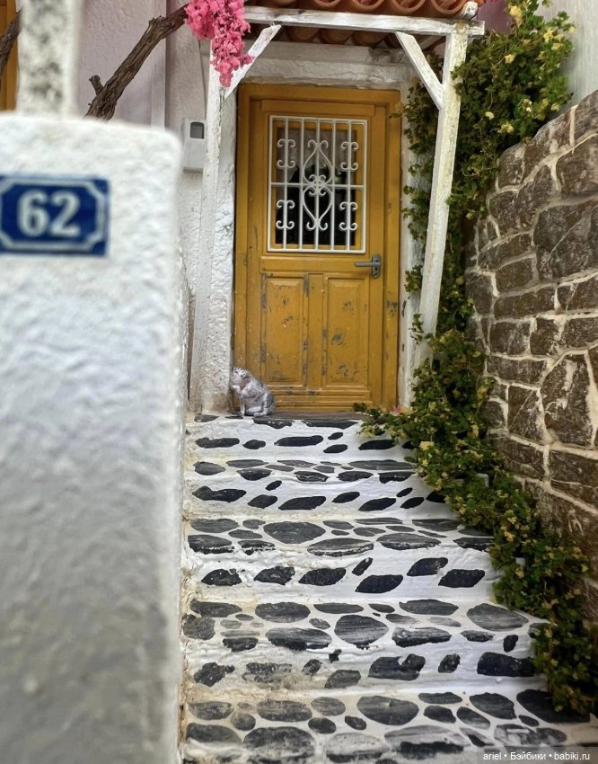 Миниатюрная греческая кофейня от автора Джеймса Келли (фото 2)