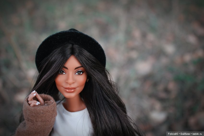 Оболденная Яра Шахиди — Куклы Barbie (Барби): Looks (фото 2)